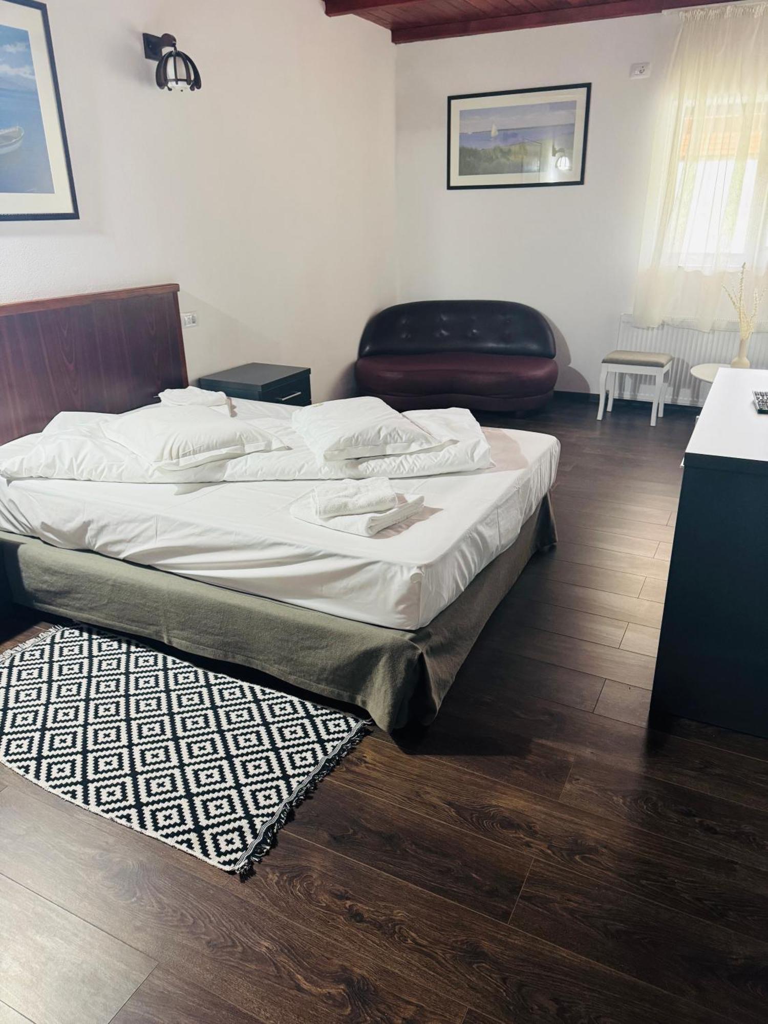 Pastravaria Ursu Vînători-Neamţ Dış mekan fotoğraf